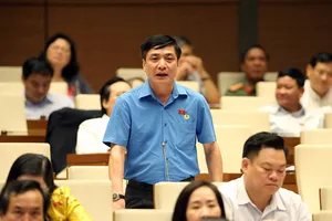 Tranh luận về đề xuất lùi thời hạn sửa Luật Công đoàn