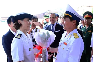Tàu hải quân Pháp thăm hữu nghị TP.HCM
