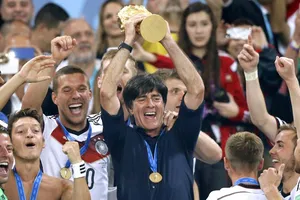 Joachim Loew mơ được như… Zidane