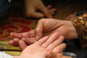 Thầy cúng ly hôn với thầy bói