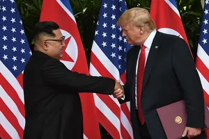 Thượng đỉnh Mỹ-Triều: Cái bắt tay bước qua quá khứ