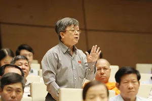 Bày tỏ lòng yêu nước cũng không được trái pháp luật