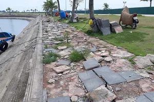 Nhếch nhác cảng tàu khách Tuần Châu