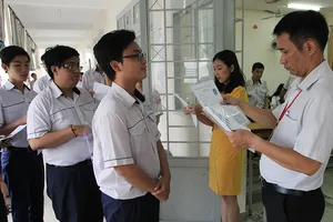 Mang theo ĐTDĐ tắt nguồn vẫn bị đình chỉ thi THPT