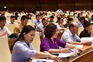 Phải hoàn thiện luật để thúc đẩy phát triển