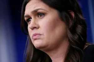 Người phát ngôn của ông Trump bị đuổi khỏi nhà hàng