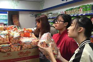 Sao lại buộc mì tôm phải có... sắt, kẽm?