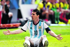Argentina – Nigeria: Trên đôi vai của Messi...
