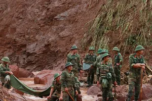 Nỗ lực tìm 9 người mất tích do lũ phía Bắc