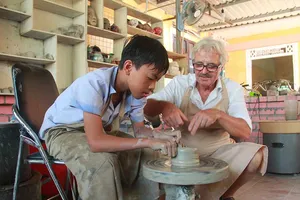 Xưởng gốm đặc biệt của ông Tây ở Huế