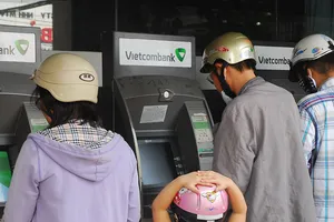 Mất tiền từ thẻ ATM trong đêm, chặn bằng cách nào?