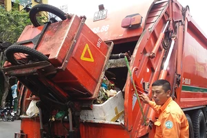 Đấu thầu thu gom rác: Lợi đủ điều