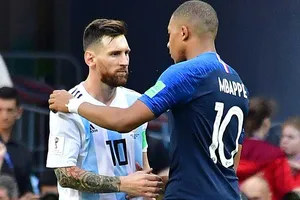 Mbappe, ngôi sao tuổi teen làm lu mờ Messi