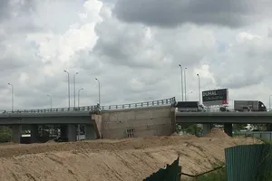 Dự án đường Võ Văn Kiệt nối dài bị tắc do đâu?