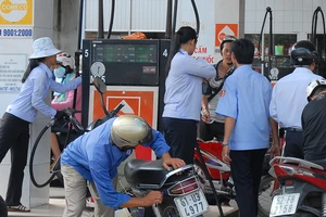 Không nên tăng thuế môi trường xăng dầu