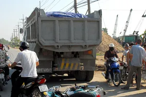 Dán phản quang xe tải để giảm TNGT