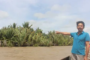 Dân chặn mỏ cát hoạt động trên sông Hàm Luông