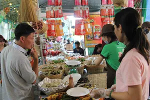 Khóa điện thoại, cắt nước người nợ thuế: Quá lạnh lùng