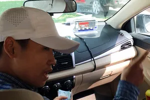 Chuyển công an điều tra tài xế xe dù tráo tiền
