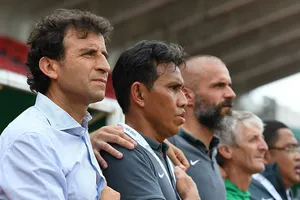 Sự yên lặng đáng sợ hay đáng… xấu hổ