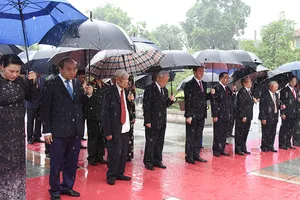 Lãnh đạo Đảng, Nhà nước dâng hương lên các anh hùng liệt sĩ