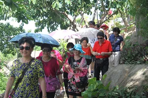 Mua hàng ở Việt Nam nhưng trả tiền cho... Trung Quốc!