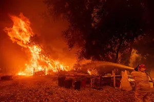 Bão lửa tàn phá miền Tây nước Mỹ