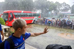 Chúc Olympic Việt Nam ‘chân cứng đá mềm’