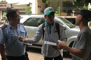 Lúng túng phạt lái xe né nộp phí lòng đường