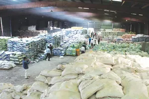 Phát hiện sản xuất hàng giả, phải làm gì?