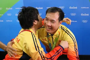 Bắn súng đoạt vàng nhận 2,1 tỉ đồng