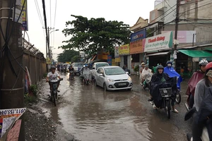 Đường Phạm Văn Bạch: 13 năm vẫn… ngổn ngang!