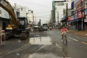 Mở rộng đường Tân Sơn, Phạm Văn Bạch