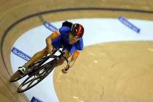 Cô gái Indonesia thoát chết trong sóng thần khoác áo đội Ấn Độ