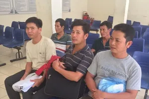 Năm người dân lặn lội kêu oan dù chỉ có một tia hy vọng