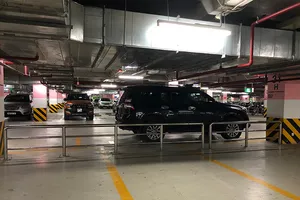 Vất vả tìm chỗ đậu ô tô trong chung cư