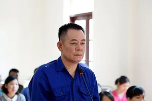 Khám xét chỗ làm khi không có mặt bị cáo