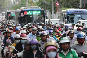 Đề xuất cấm xe máy vào trung tâm TP.HCM: Khó!