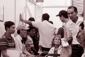 Quá tải bệnh viện và nghịch lý của ngành y