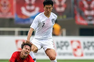 Sao nỡ ‘ném đá’ thầy trò Park Hang-seo!