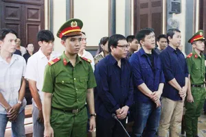 Chỉ 1 CSGT nhận cầm tiền từ đường dây logo ‘xe vua’