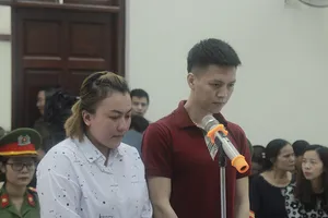 Cha ruột, mẹ kế lãnh án vì bạo hành con 9 tuổi