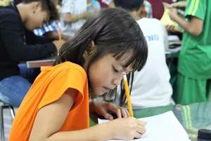 Lớp xóa mù chữ cho trẻ nghèo của cô giáo tay ngang