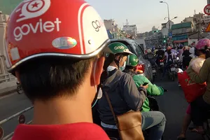 Tài xế xe ôm công nghệ khôn lỏi, khách lãnh đủ