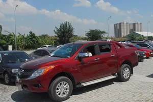 Ô tô bán tải tăng giá khủng vì thuế, phí