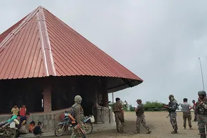 Chạm mặt nhà vua giữa vùng biên giới