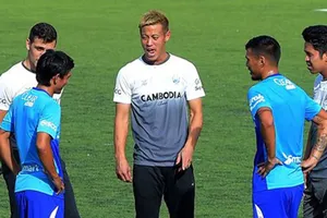 Cựu tiền đạo Nhật Honda muốn nâng cấp bóng đá Campuchia