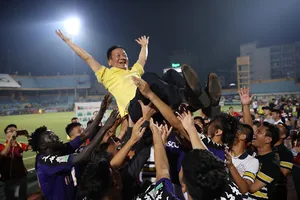 Khoan mãi mới thủng, Hà Nội vô địch sớm