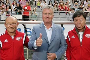 Park Hang-seo đụng độ thầy Hiddink