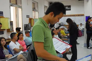 Chậm thủ tục hành chính, phải xin lỗi dân